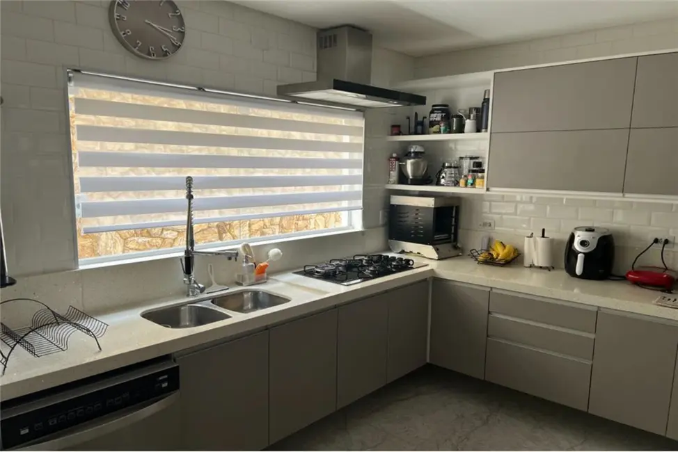 Casa com 4 quartos à venda, 258m2 em Itaquera, São Paulo - SP - imagem 9 Foto 9 de Casa com 4 quartos à venda, 258m2 em Itaquera, São Paulo - SP