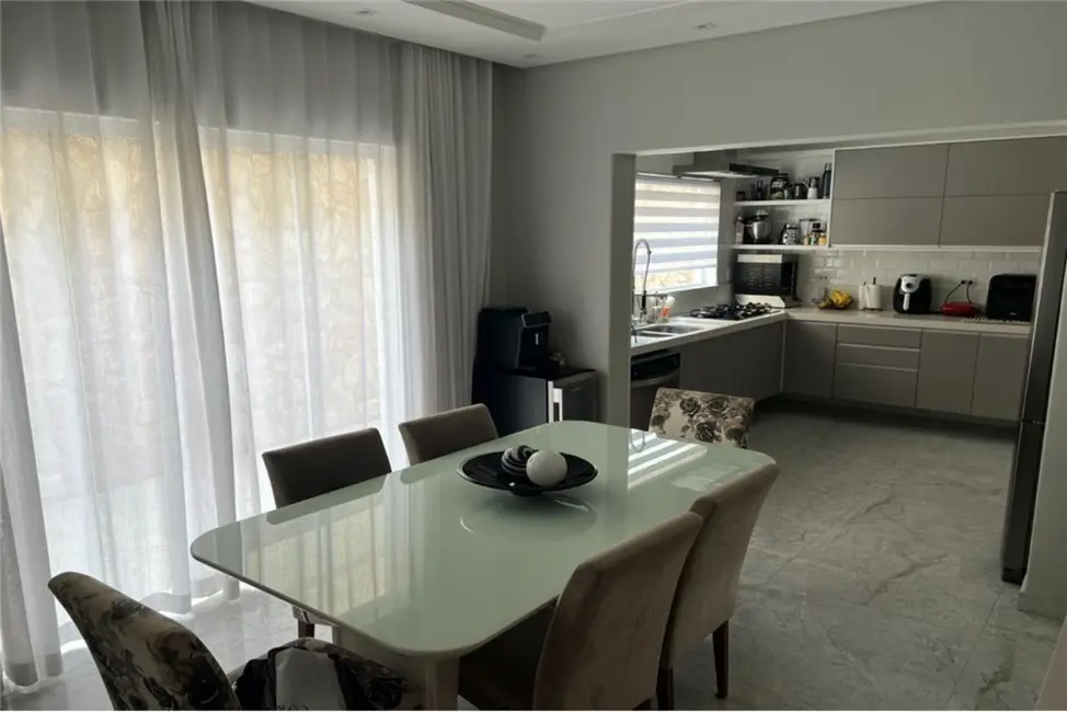 Casa com 4 quartos à venda, 258m2 em Itaquera, São Paulo - SP - imagem 8 Foto 8 de Casa com 4 quartos à venda, 258m2 em Itaquera, São Paulo - SP