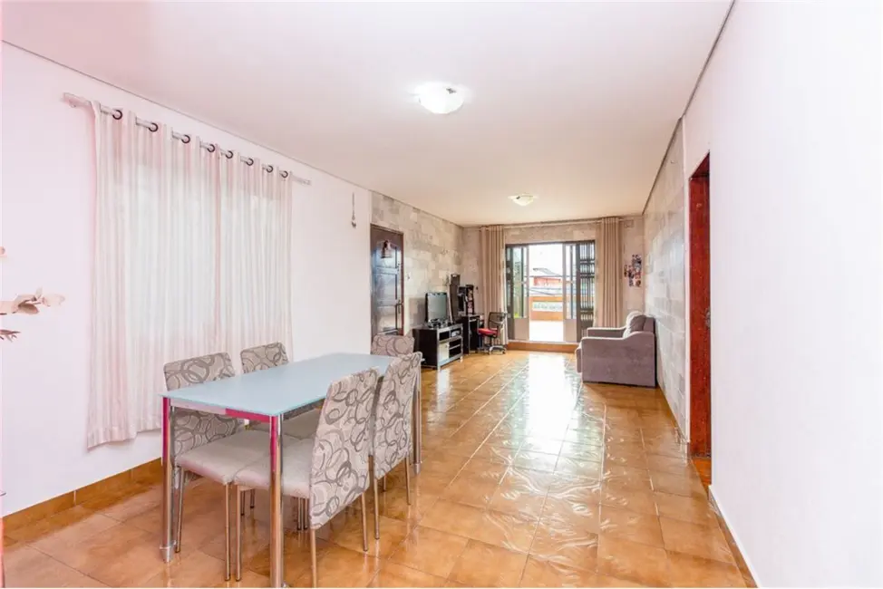 Casa com 3 quartos à venda, 210m2 em Cidade Domitila, São Paulo - SP - imagem 3 Foto 3 de Casa com 3 quartos à venda, 210m2 em Cidade Domitila, São Paulo - SP