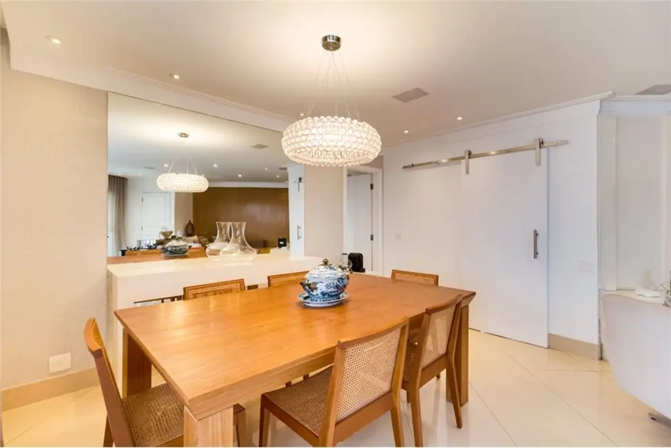 Apartamento com 3 quartos à venda, 135m2 em Aclimação, São Paulo - SP - imagem 6 Foto 6 de Apartamento com 3 quartos à venda, 135m2 em Aclimação, São Paulo - SP