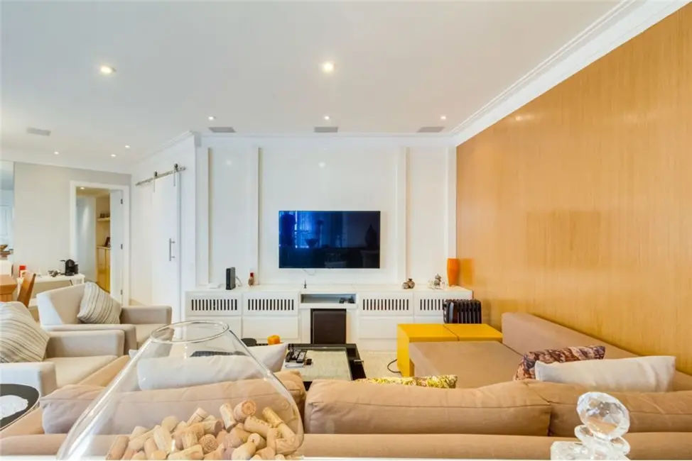 Apartamento com 3 quartos à venda, 135m2 em Aclimação, São Paulo - SP - imagem 3 Foto 3 de Apartamento com 3 quartos à venda, 135m2 em Aclimação, São Paulo - SP