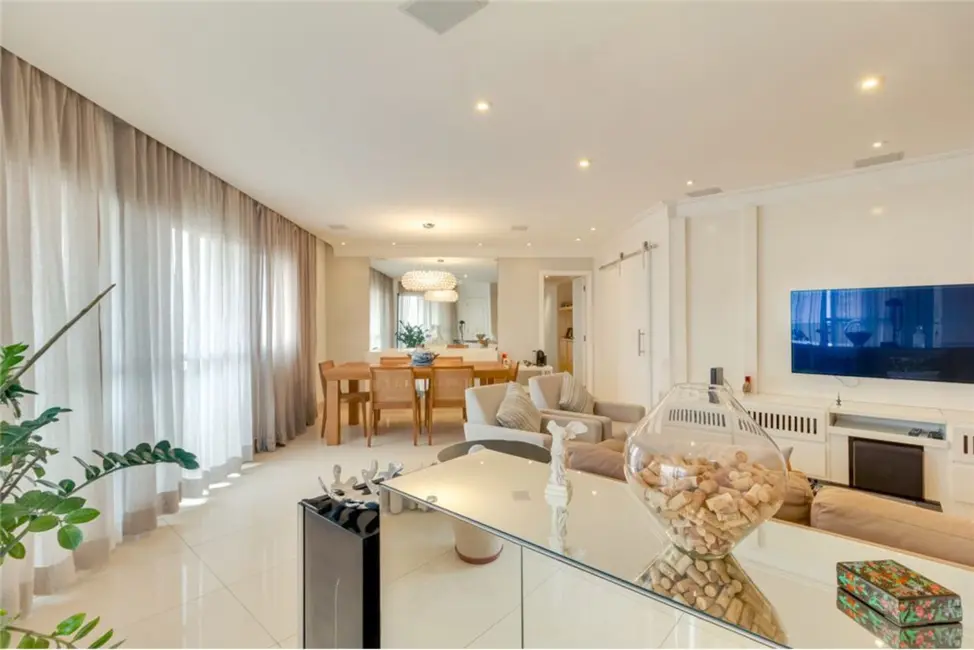 Apartamento com 3 quartos à venda, 135m2 em Aclimação, São Paulo - SP - imagem 4 Foto 4 de Apartamento com 3 quartos à venda, 135m2 em Aclimação, São Paulo - SP