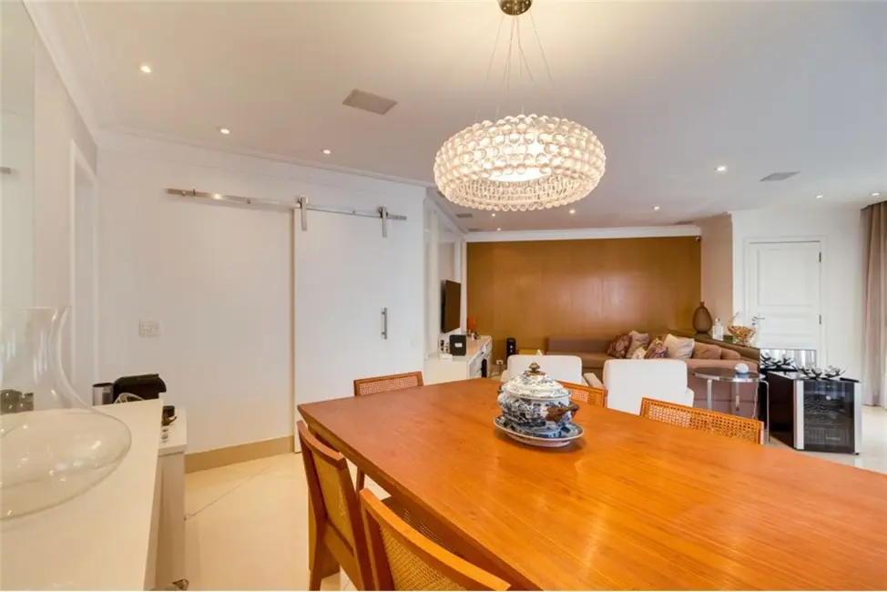 Apartamento com 3 quartos à venda, 135m2 em Aclimação, São Paulo - SP - imagem 8 Foto 8 de Apartamento com 3 quartos à venda, 135m2 em Aclimação, São Paulo - SP