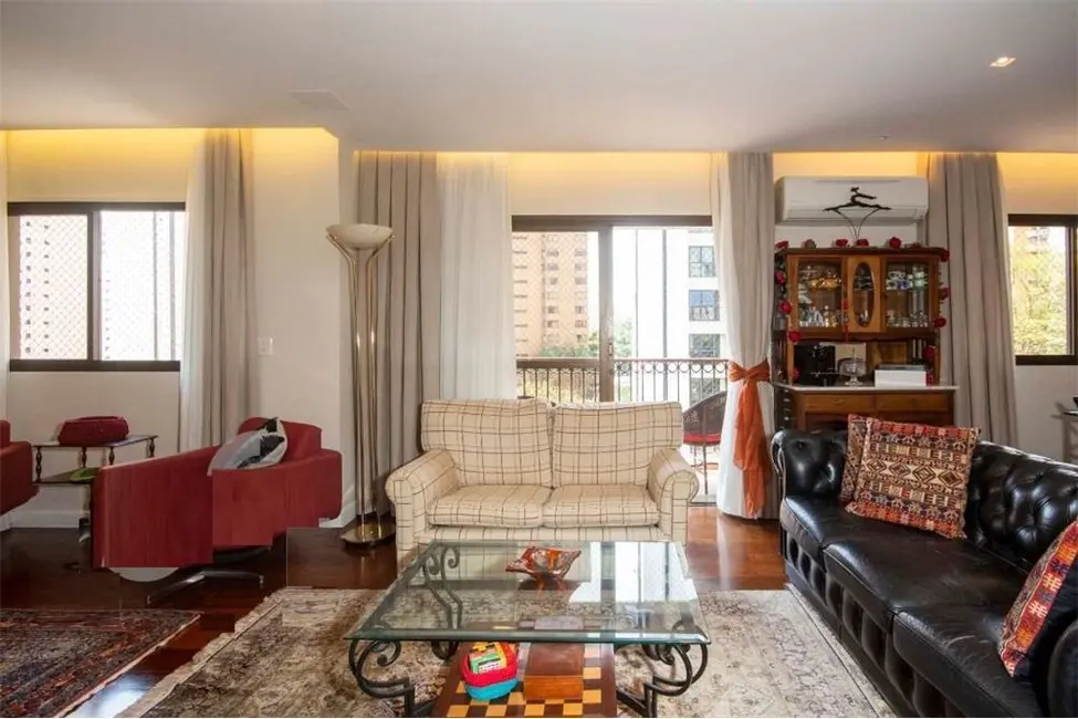 Foto 1 de Apartamento com 4 quartos à venda, 200m2 em Moema, São Paulo - SP