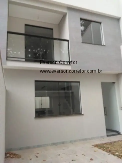 Foto 2 de Casa com 3 quartos à venda, 75m2 em Rio Branco, Belo Horizonte - MG