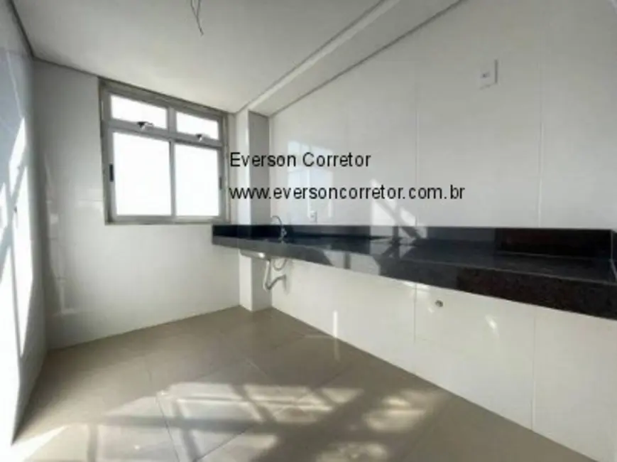Foto 2 de Apartamento com 3 quartos à venda, 80m2 em Candelária, Belo Horizonte - MG