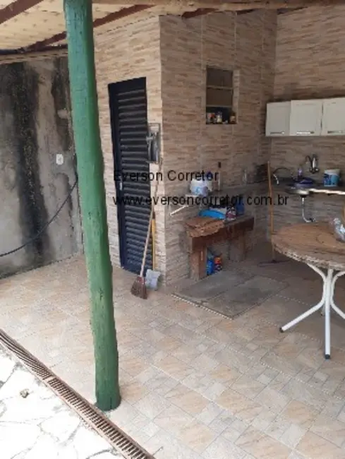 Casa com 1 quarto à venda, 200m2 em Esmeraldas - MG - imagem 5 Foto 5 de Casa com 1 quarto à venda, 200m2 em Esmeraldas - MG