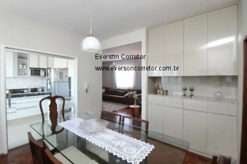 Apartamento com 4 quartos à venda, 176m2 em Santo Antônio, Belo Horizonte - MG - imagem 8 Foto 8 de Apartamento com 4 quartos à venda, 176m2 em Santo Antônio, Belo Horizonte - MG