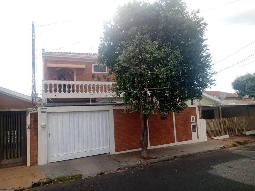 Foto 1 de Sobrado com 5 quartos à venda, 196m2 em Araraquara - SP