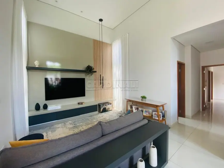 Foto 1 de Casa de Condomínio com 3 quartos para alugar, 224m2 em Araraquara - SP