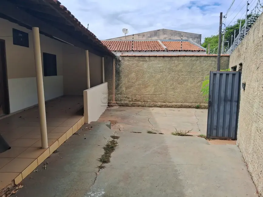Foto 1 de Casa com 2 quartos para alugar, 82m2 em Araraquara - SP