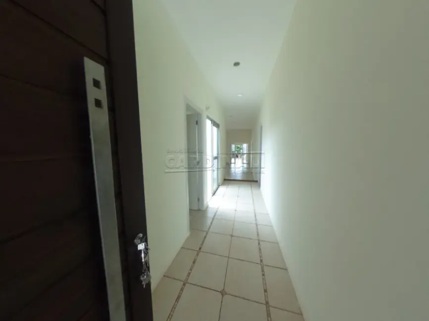 Foto 2 de Casa com 2 quartos para alugar, 245m2 em Araraquara - SP