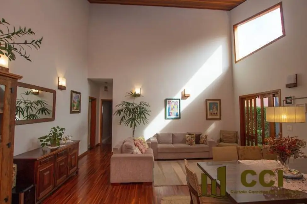 Casa com 3 quartos à venda, 239m2 em Chácara Santa Lúcia, Carapicuiba - SP - imagem 4 Foto 4 de Casa com 3 quartos à venda, 239m2 em Chácara Santa Lúcia, Carapicuiba - SP