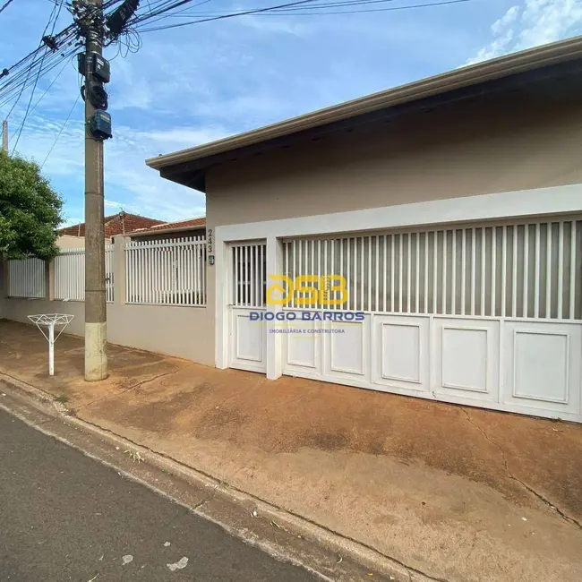 Foto 1 de Casa com 3 quartos à venda, 299m2 em Centro, Barretos - SP