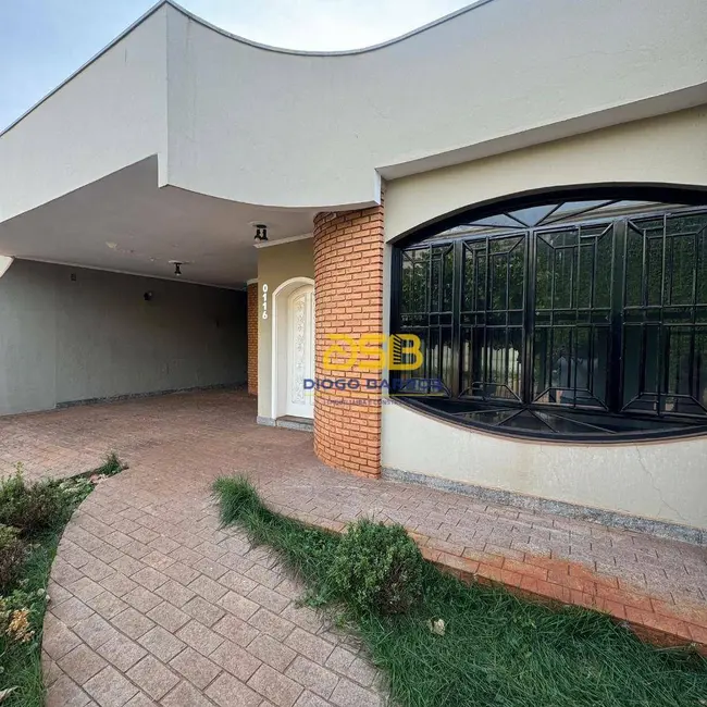 Casa com 3 quartos para alugar, 264m2 em Centro, Barretos - SP - imagem 4 Foto 4 de Casa com 3 quartos para alugar, 264m2 em Centro, Barretos - SP