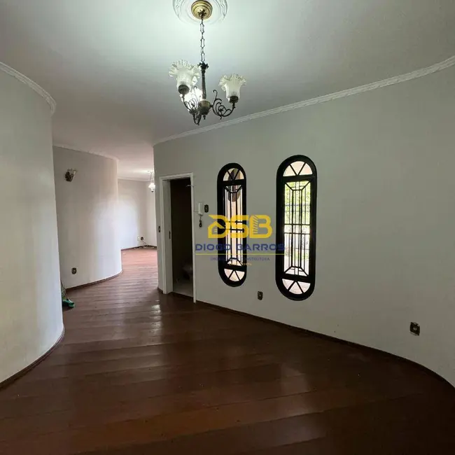 Casa com 3 quartos para alugar, 264m2 em Centro, Barretos - SP - imagem 9 Foto 9 de Casa com 3 quartos para alugar, 264m2 em Centro, Barretos - SP