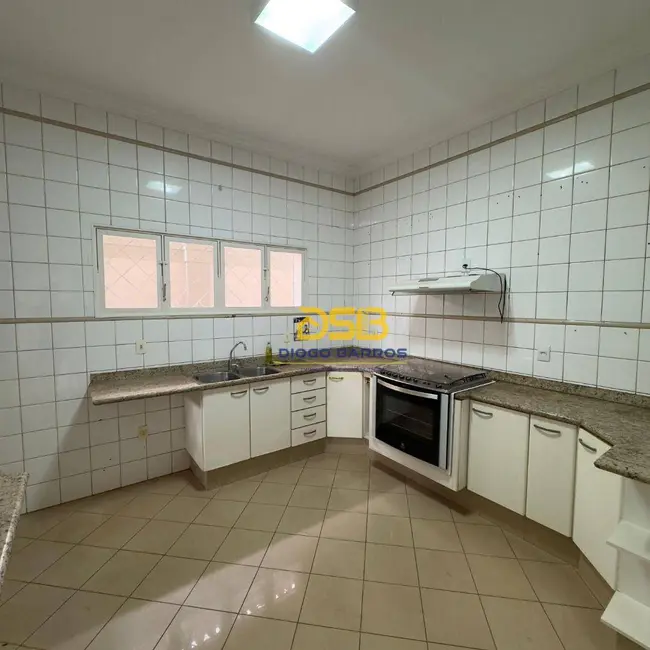 Casa com 4 quartos para alugar, 533m2 em Centro, Barretos - SP - imagem 9 Foto 9 de Casa com 4 quartos para alugar, 533m2 em Centro, Barretos - SP