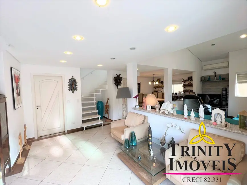 Foto 2 de Casa com 5 quartos à venda, 1200m2 em Petit Village, Cotia - SP