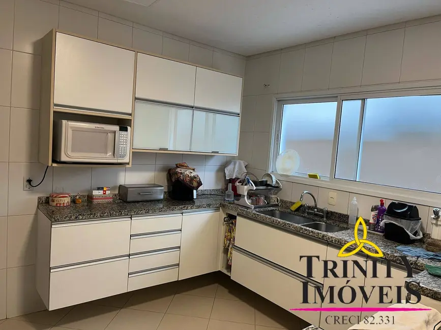 Casa com 4 quartos à venda, 174m2 em Jardim Maria Tereza, Cotia - SP - imagem 3 Foto 3 de Casa com 4 quartos à venda, 174m2 em Jardim Maria Tereza, Cotia - SP