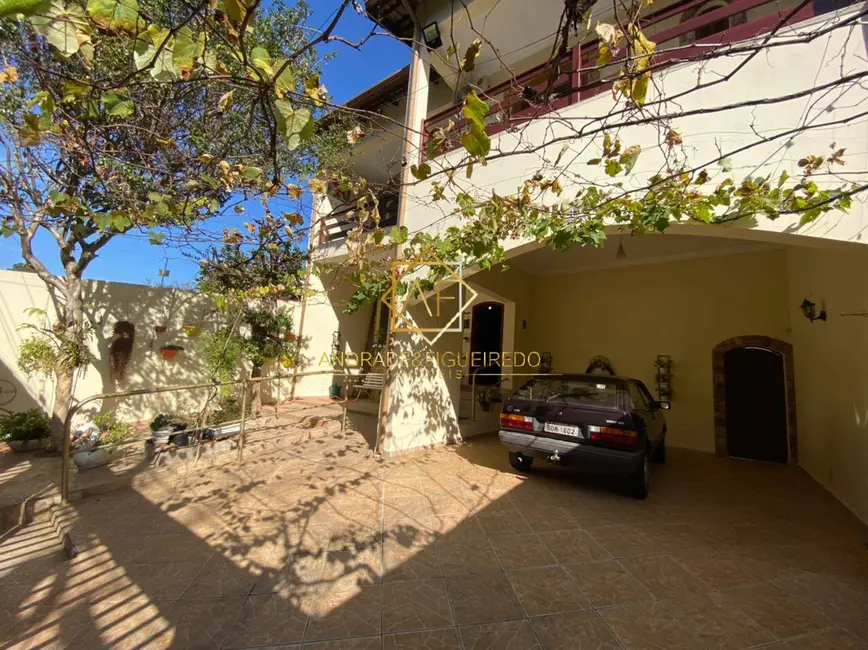 Foto 2 de Casa com 4 quartos à venda, 250m2 em Residencial Burato, Campinas - SP
