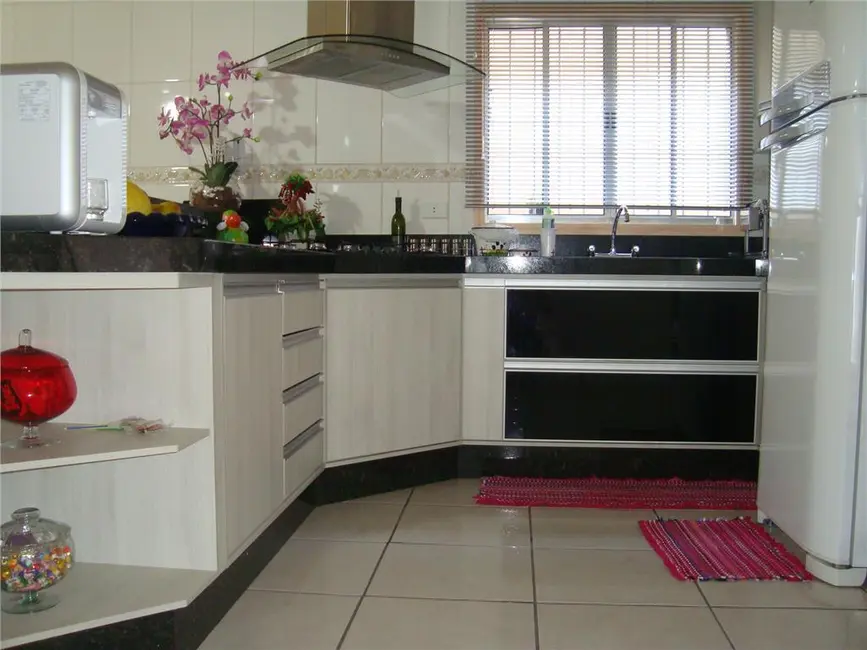 Casa com 3 quartos à venda, 172m2 em Jardim Mirandola, Americana - SP - imagem 4 Foto 4 de Casa com 3 quartos à venda, 172m2 em Jardim Mirandola, Americana - SP