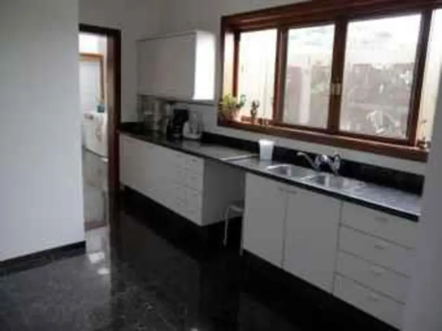 Casa de Condomínio com 4 quartos à venda, 1080m2 em Iate Clube de Americana, Americana - SP - imagem 4 Foto 4 de Casa de Condomínio com 4 quartos à venda, 1080m2 em Iate Clube de Americana, Americana - SP