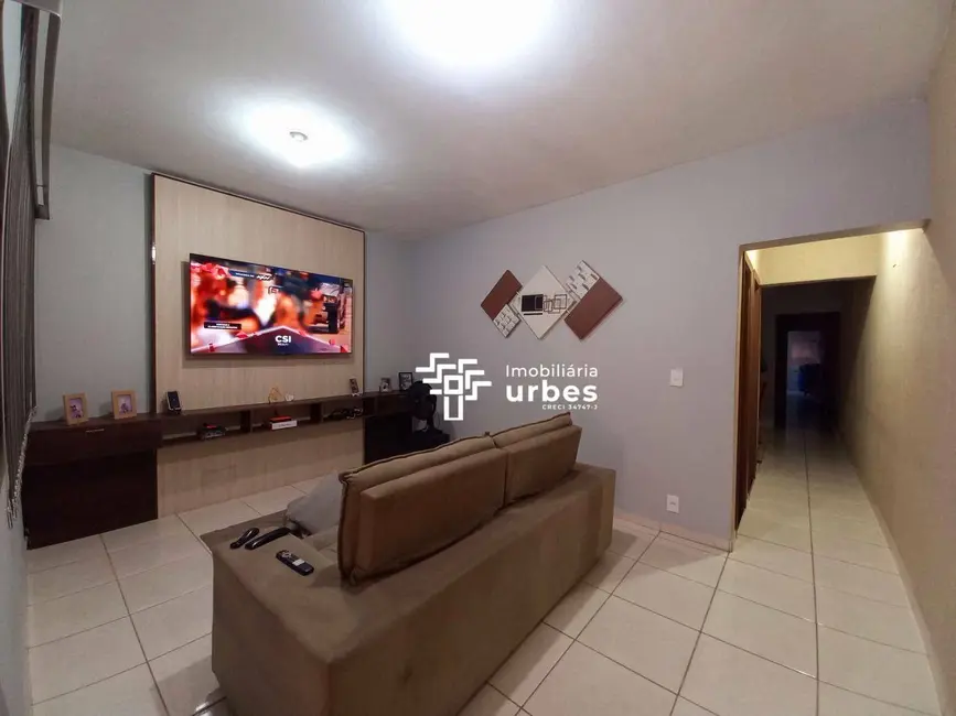 Casa com 3 quartos à venda, 125m2 em Jardim Santo Antônio, Americana - SP - imagem 2 Foto 2 de Casa com 3 quartos à venda, 125m2 em Jardim Santo Antônio, Americana - SP