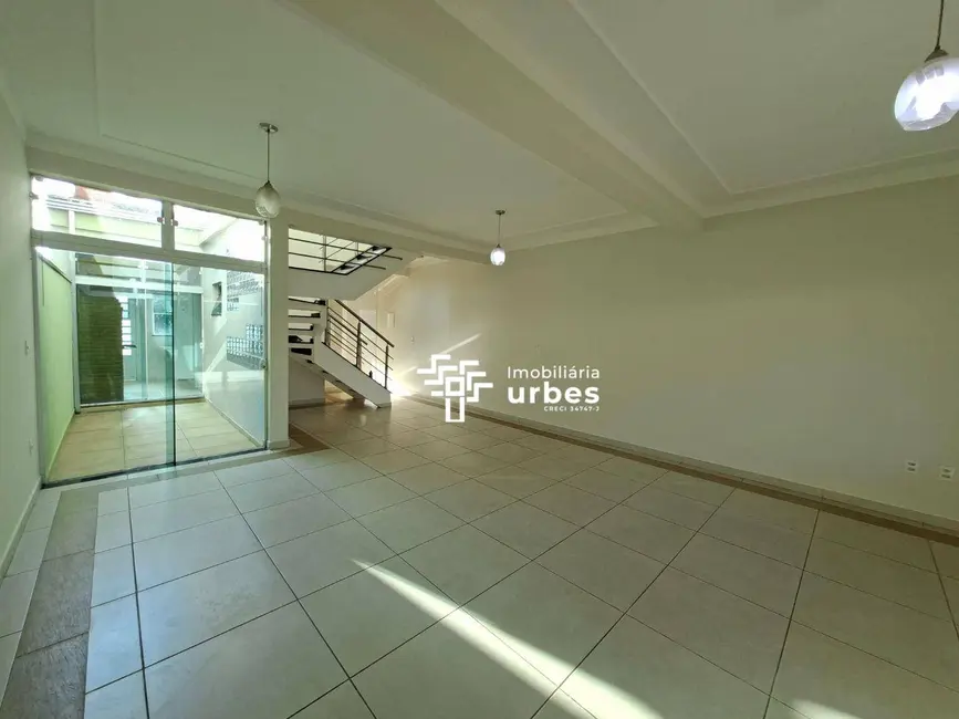Casa com 3 quartos para alugar, 140m2 em Jardim São Paulo, Americana - SP - imagem 3 Foto 3 de Casa com 3 quartos para alugar, 140m2 em Jardim São Paulo, Americana - SP