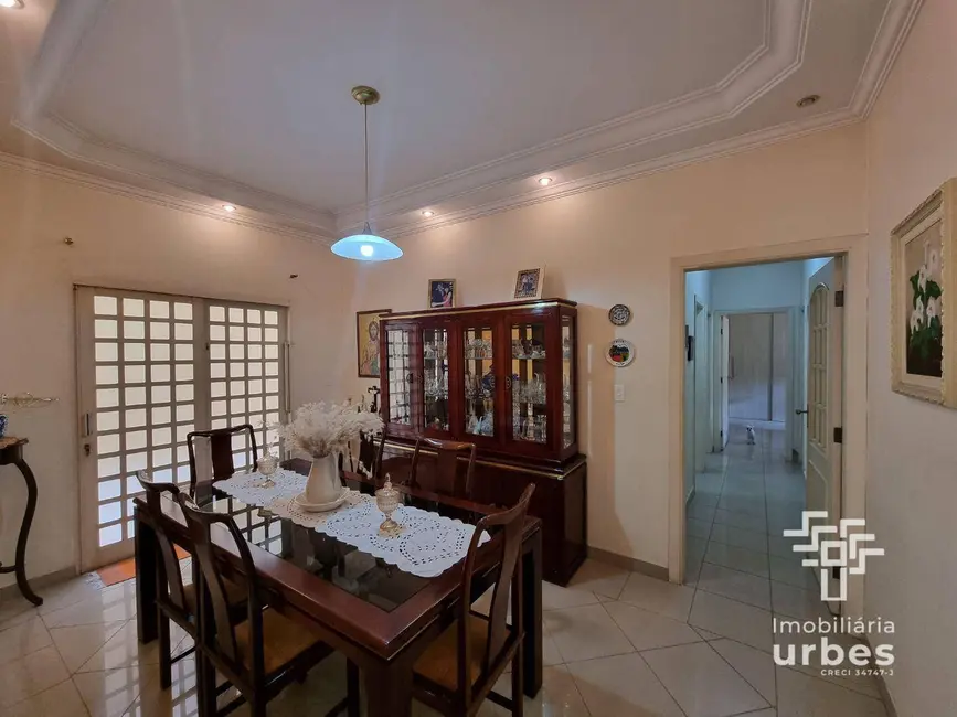 Foto 4 de Casa com 4 quartos à venda, 325m2 em Jardim Jacyra, Americana - SP