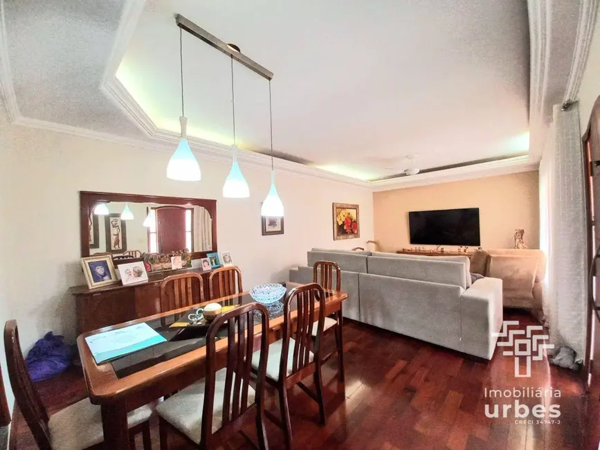 Foto 3 de Casa com 3 quartos à venda, 420m2 em Parque Novo Mundo, Americana - SP