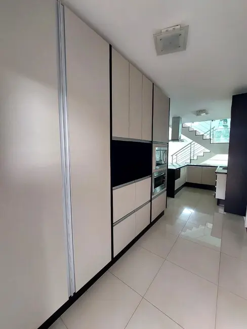 Casa de Condomínio com 3 quartos para alugar, 450m2 em Loteamento Residencial Jardim Villagio II, Americana - SP - imagem 9 Foto 9 de Casa de Condomínio com 3 quartos para alugar, 450m2 em Loteamento Residencial Jardim Villagio II, Americana - SP