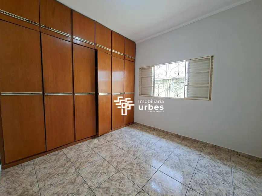 Casa com 4 quartos para alugar, 400m2 em Jardim Girassol, Americana - SP - imagem 8 Foto 8 de Casa com 4 quartos para alugar, 400m2 em Jardim Girassol, Americana - SP