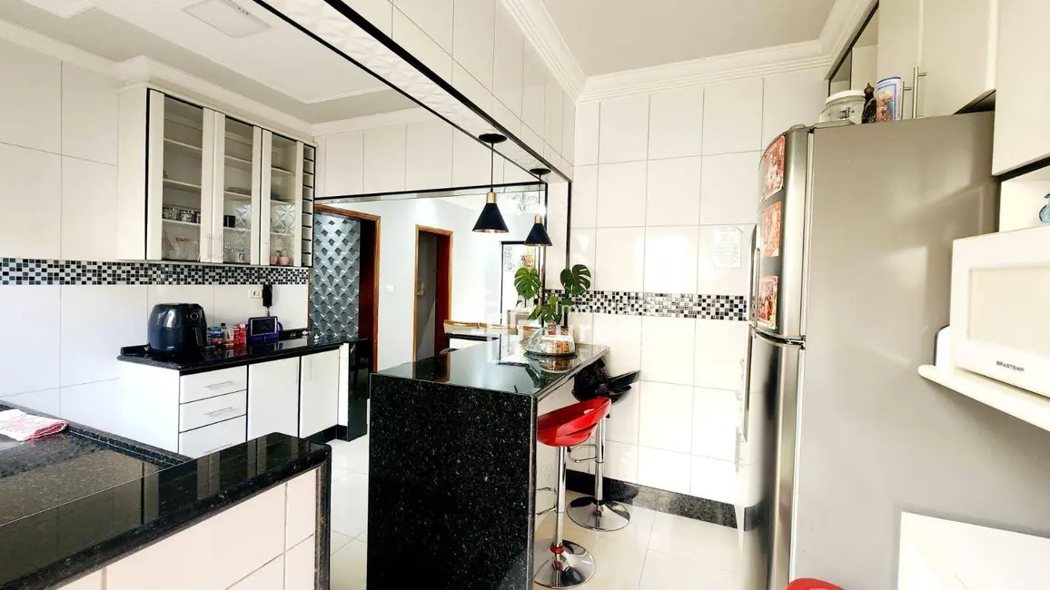 Foto 4 de Casa com 4 quartos à venda, 300m2 em Parque Gramado, Americana - SP