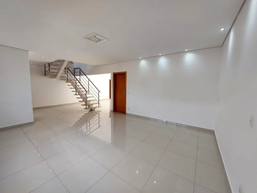 Casa de Condomínio com 4 quartos para alugar, 375m2 em Jardim Trípoli, Americana - SP - imagem 3 Foto 3 de Casa de Condomínio com 4 quartos para alugar, 375m2 em Jardim Trípoli, Americana - SP