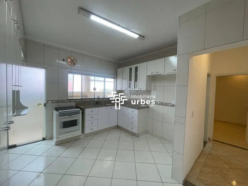 Foto 8 de Casa com 4 quartos à venda, 180m2 em Parque Novo Mundo, Americana - SP