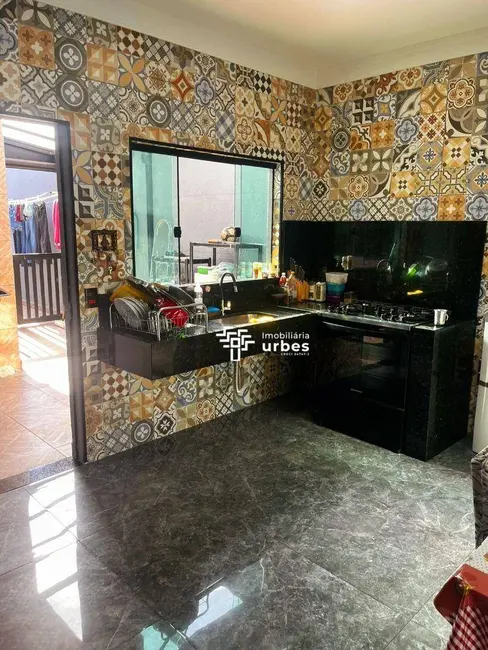 Casa com 3 quartos à venda, 200m2 em Nova Odessa - SP - imagem 5 Foto 5 de Casa com 3 quartos à venda, 200m2 em Nova Odessa - SP