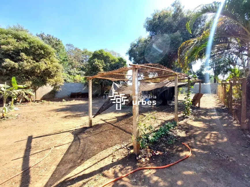 Chácara com 2 quartos para alugar, 250m2 em Nova Odessa - SP - imagem 4 Foto 4 de Chácara com 2 quartos para alugar, 250m2 em Nova Odessa - SP