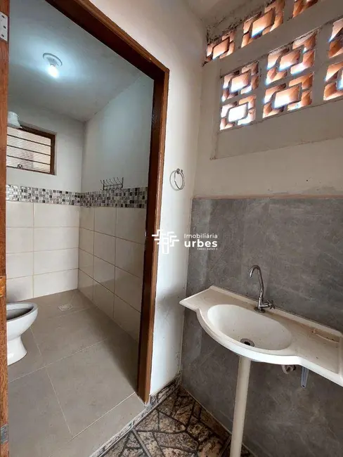 Chácara com 2 quartos para alugar, 250m2 em Nova Odessa - SP - imagem 9 Foto 9 de Chácara com 2 quartos para alugar, 250m2 em Nova Odessa - SP