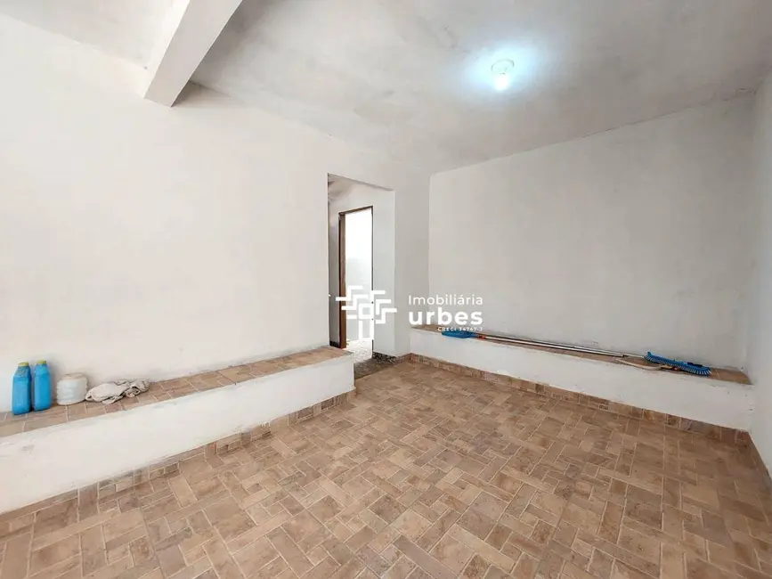 Chácara com 2 quartos para alugar, 250m2 em Nova Odessa - SP - imagem 8 Foto 8 de Chácara com 2 quartos para alugar, 250m2 em Nova Odessa - SP