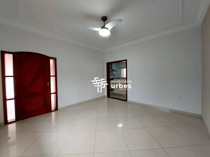 Casa com 3 quartos para alugar, 173m2 em Jardim Nossa Senhora do Carmo, Americana - SP - imagem 4 Foto 4 de Casa com 3 quartos para alugar, 173m2 em Jardim Nossa Senhora do Carmo, Americana - SP