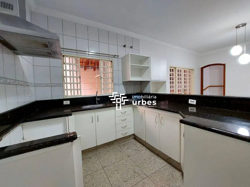 Casa com 3 quartos para alugar, 173m2 em Jardim Nossa Senhora do Carmo, Americana - SP - imagem 8 Foto 8 de Casa com 3 quartos para alugar, 173m2 em Jardim Nossa Senhora do Carmo, Americana - SP