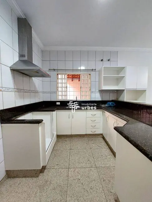 Casa com 3 quartos para alugar, 173m2 em Jardim Nossa Senhora do Carmo, Americana - SP - imagem 9 Foto 9 de Casa com 3 quartos para alugar, 173m2 em Jardim Nossa Senhora do Carmo, Americana - SP