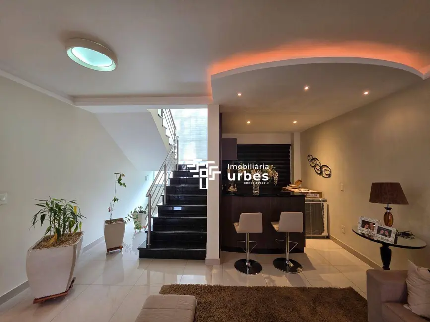 Casa com 3 quartos à venda e para alugar, 390m2 em Vila Nossa Senhora de Fátima, Americana - SP - imagem 9 Foto 9 de Casa com 3 quartos à venda e para alugar, 390m2 em Vila Nossa Senhora de Fátima, Americana - SP