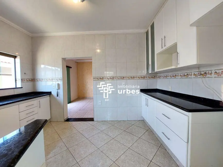 Foto 8 de Casa com 3 quartos para alugar, 187m2 em Jardim Glória, Americana - SP