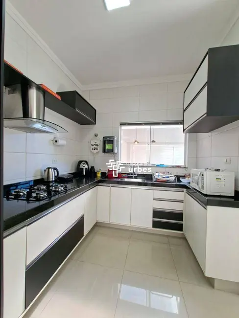 Casa com 3 quartos para alugar, 156m2 em Jardim Terramérica III, Americana - SP - imagem 6 Foto 6 de Casa com 3 quartos para alugar, 156m2 em Jardim Terramérica III, Americana - SP