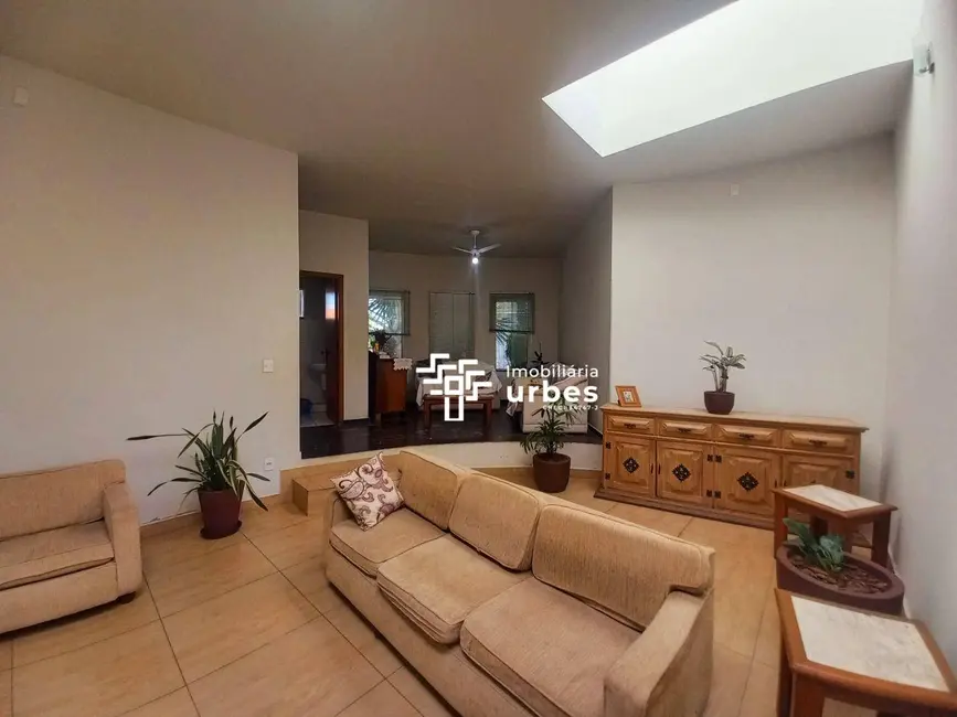 Foto 1 de Casa com 4 quartos à venda, 482m2 em Chácara Machadinho II, Americana - SP