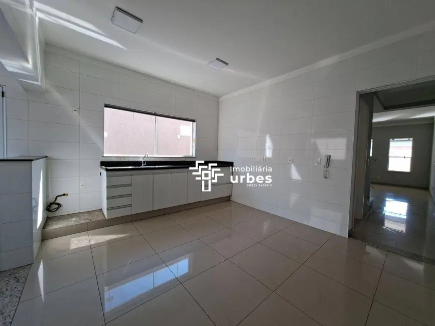 Casa com 3 quartos para alugar, 302m2 em Jardim Dona Judith, Americana - SP - imagem 6 Foto 6 de Casa com 3 quartos para alugar, 302m2 em Jardim Dona Judith, Americana - SP