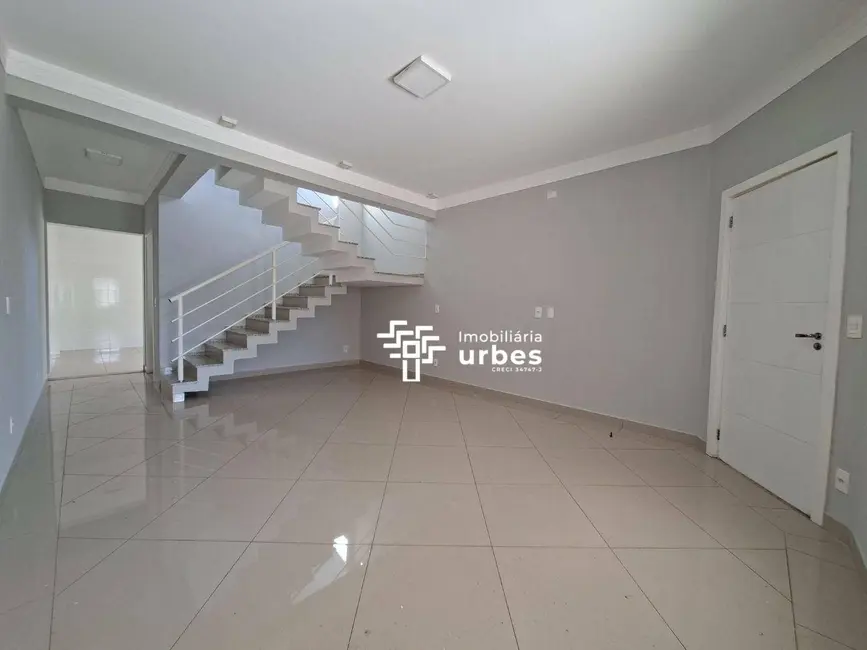 Casa com 3 quartos para alugar, 302m2 em Jardim Dona Judith, Americana - SP - imagem 2 Foto 2 de Casa com 3 quartos para alugar, 302m2 em Jardim Dona Judith, Americana - SP