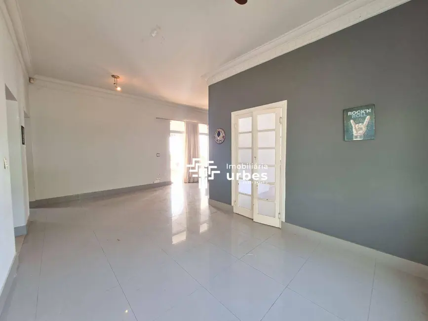 Casa com 2 quartos para alugar, 302m2 em Vila Jones, Americana - SP - imagem 4 Foto 4 de Casa com 2 quartos para alugar, 302m2 em Vila Jones, Americana - SP