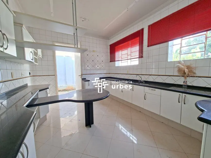 Casa com 2 quartos para alugar, 302m2 em Vila Jones, Americana - SP - imagem 5 Foto 5 de Casa com 2 quartos para alugar, 302m2 em Vila Jones, Americana - SP
